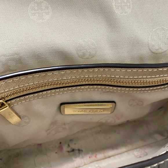 Tory Burch Robinson gold shoulder bag - Picture 4 of 5